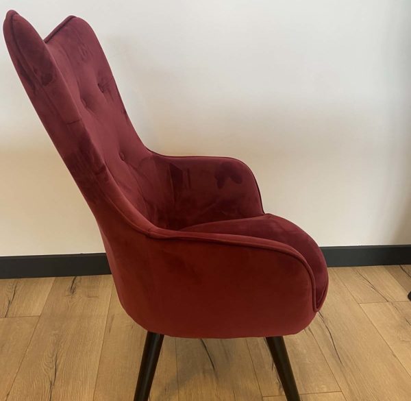 chaise en velours rouge Medelin